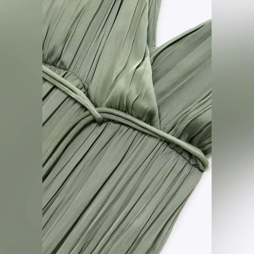 NWT. Zara Green Satin Effect Wrinkled Effect/Pleaded Jumpsuit. Size L. - Picture 6 of 9